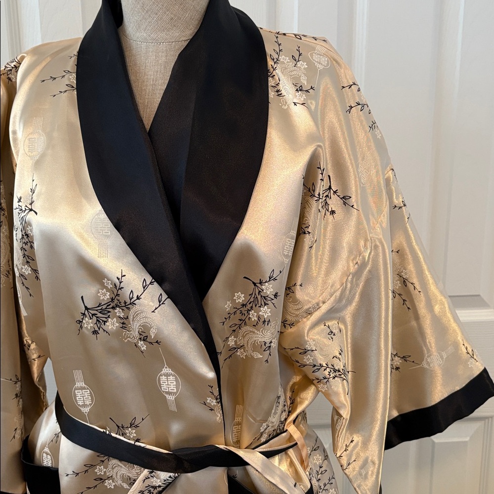 Silk Reversible Kimono Style Robe. Elegant Thai Silk Size L - Picture 2 of 7